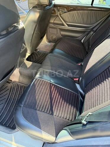 Mercedes E 220-9