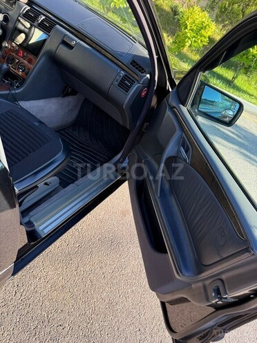 Mercedes E 220-14