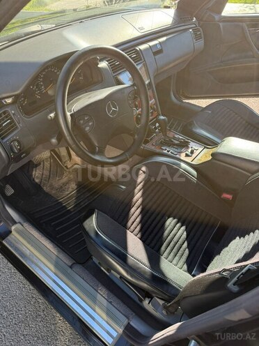 Mercedes E 220-17
