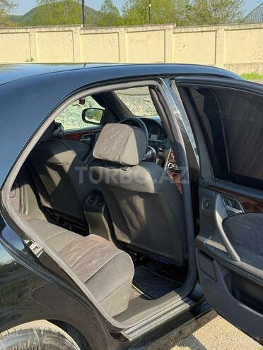Mercedes E 270-6