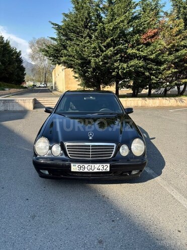 Mercedes E 270-1