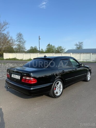 Mercedes E 270-3