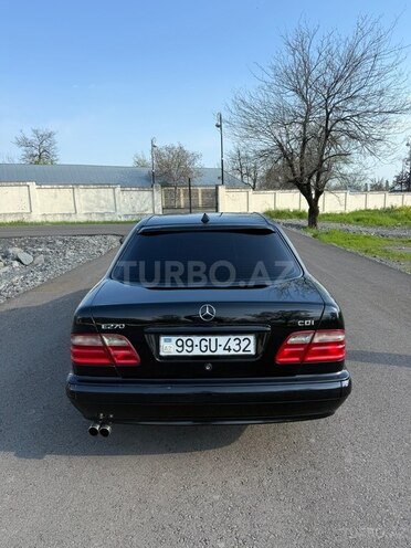 Mercedes E 270-4