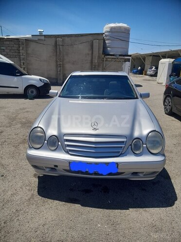 Mercedes E 290-1