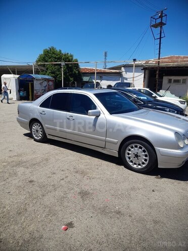 Mercedes E 290-2