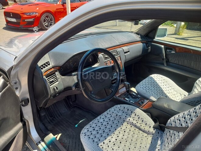 Mercedes E 290-5