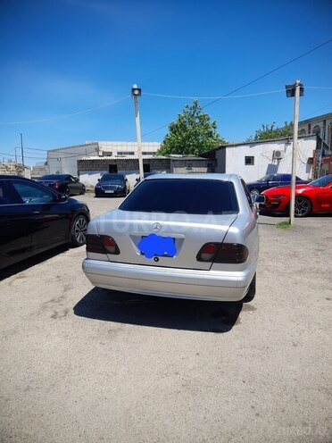 Mercedes E 290-9