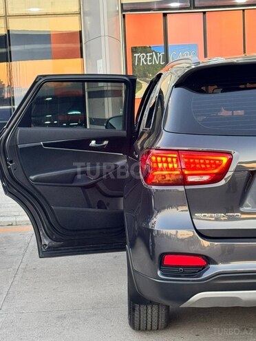 Kia Sorento-16