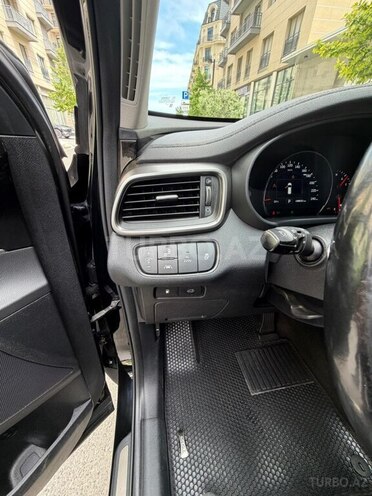 Kia Sorento-12
