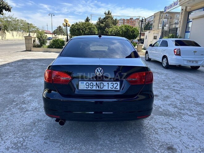 Volkswagen Jetta-16