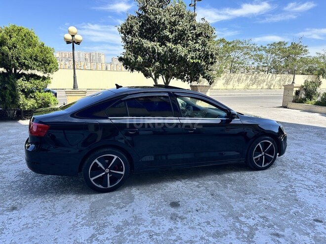 Volkswagen Jetta-13