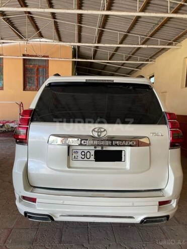 Toyota Land Cruiser Prado-5