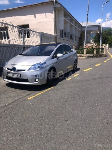 Toyota Prius-12