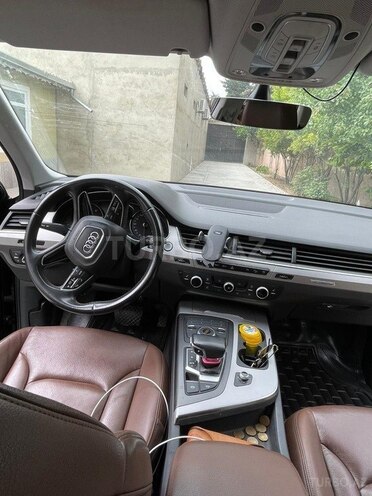 Audi Q7-11