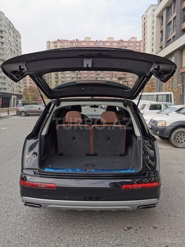 Audi Q7-7