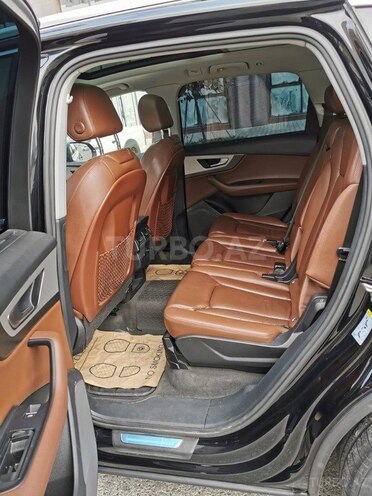 Audi Q7-8