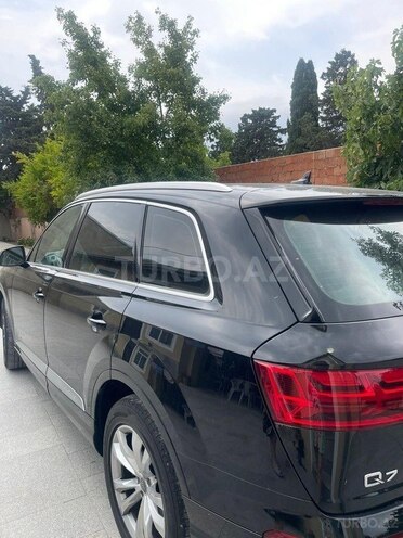 Audi Q7-4