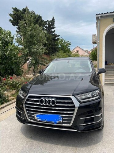 Audi Q7-1