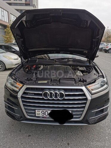 Audi Q7-5