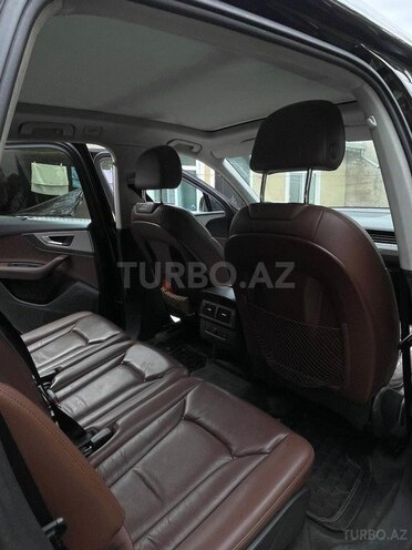Audi Q7-10