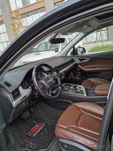 Audi Q7-9