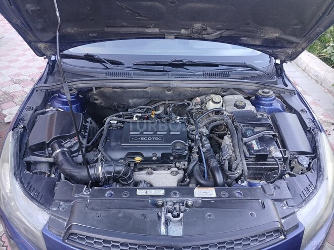 Chevrolet Cruze-12