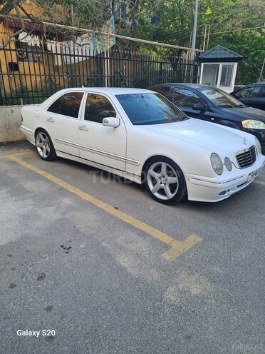 Mercedes E 240-1