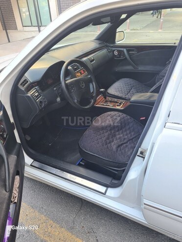 Mercedes E 240-3