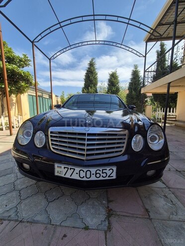 Mercedes E 220-1