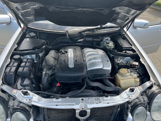 Mercedes E 220-12
