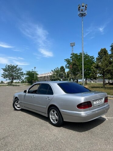 Mercedes E 220-3