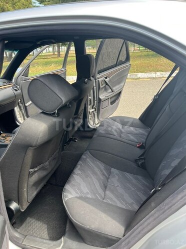 Mercedes E 220-16