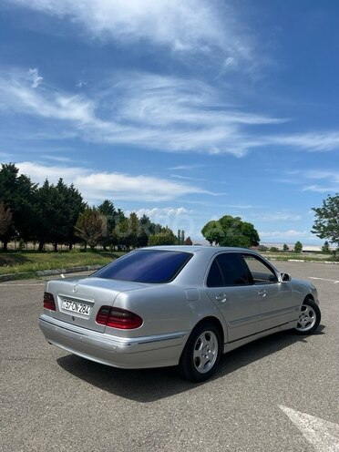 Mercedes E 220-4