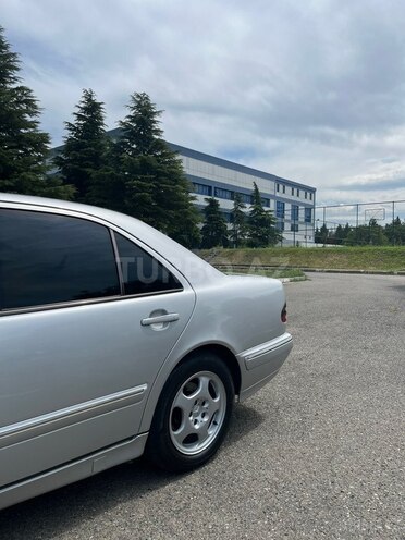Mercedes E 220-9