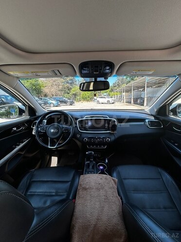 Kia Sorento-16