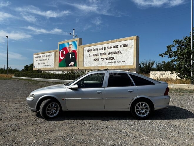 Opel Vectra-4