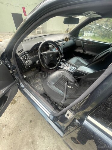 Mercedes E 290-2