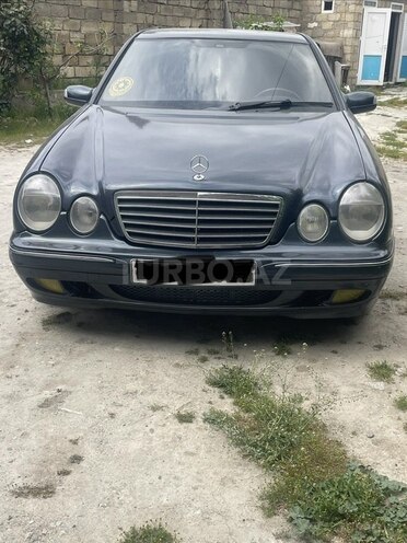 Mercedes E 290-1