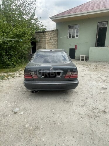 Mercedes E 290-4