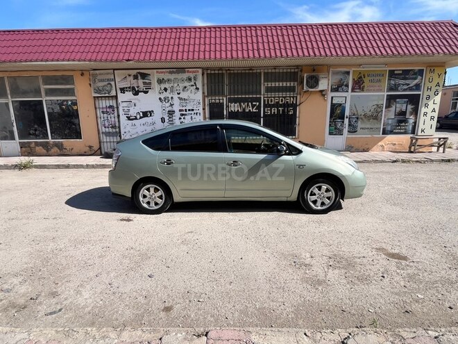 Toyota Prius-4