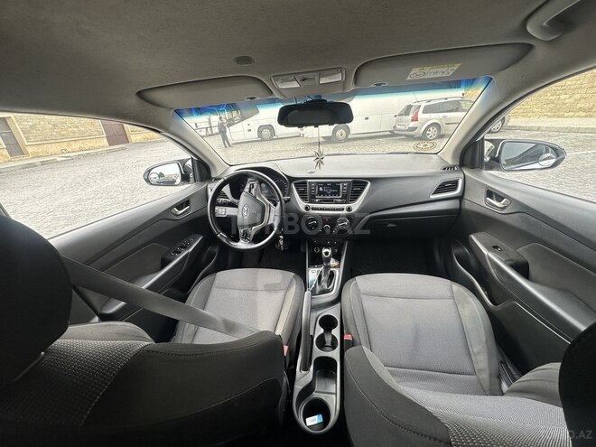 Hyundai Accent-5