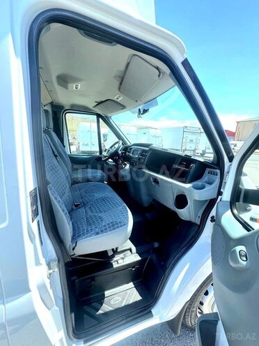 Ford Transit-4