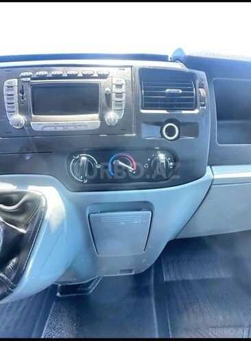 Ford Transit-10
