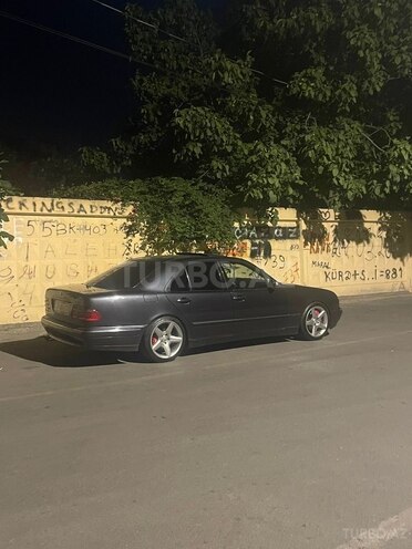 Mercedes E 240-6
