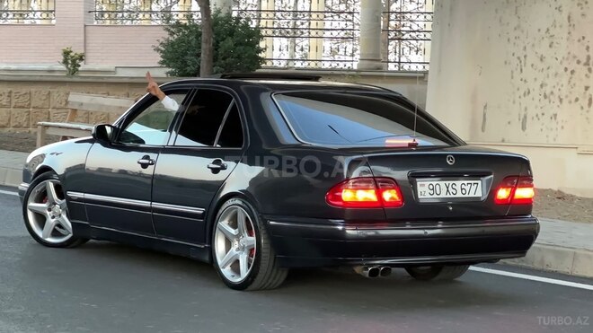 Mercedes E 240-17