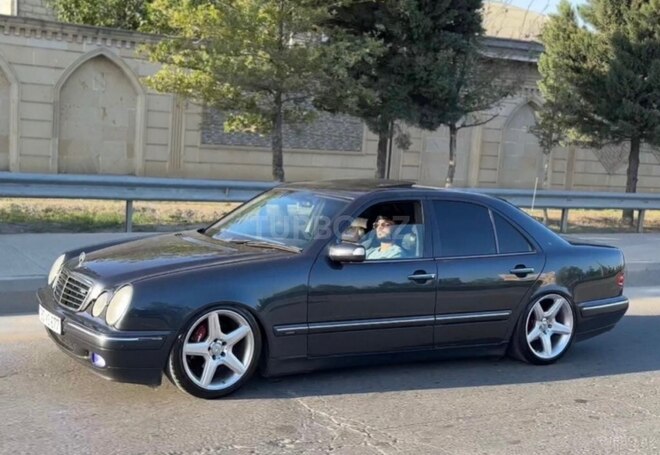 Mercedes E 240-5