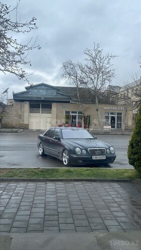 Mercedes E 240-18