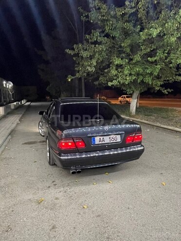 Mercedes E 240-13