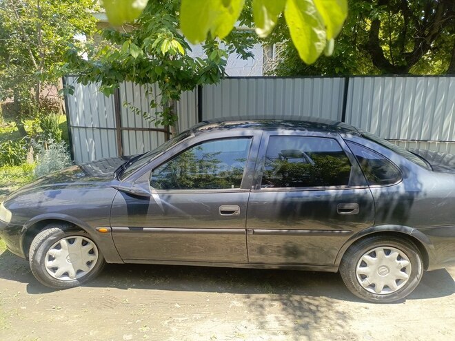 Opel Vectra-4