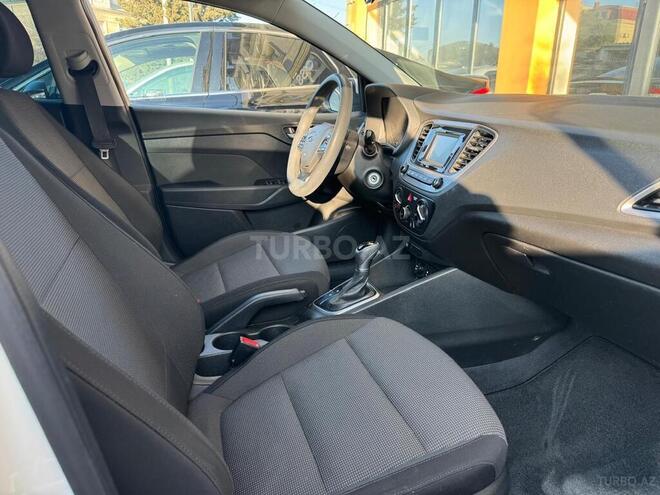 Hyundai Accent-4